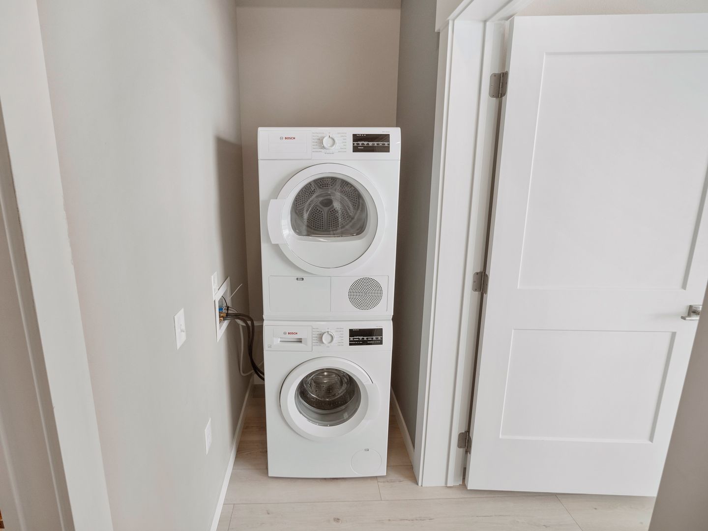 The Retreat at 5-Mile - Spokane Apartment Rentals - laundry