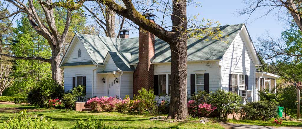 Understand the pros & cons of buying an older home in Spokane, WA.