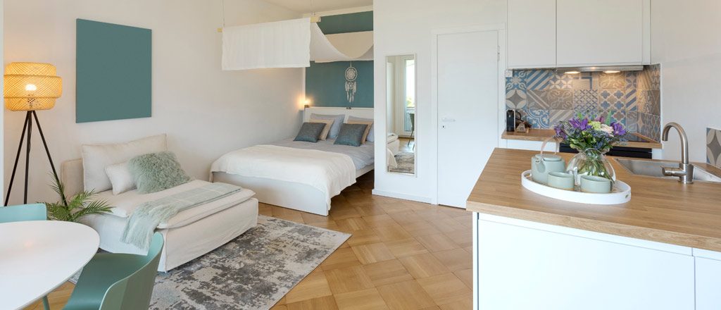 Space constraints can be a drawback when living in a one room apartment.